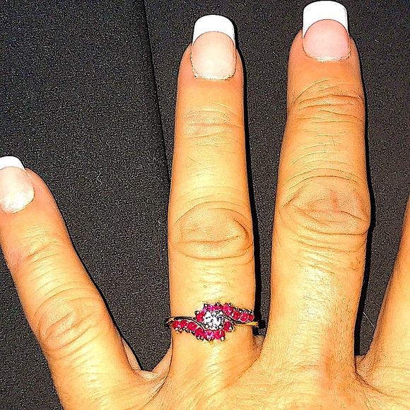 14kt yellow gold Ruby &1/4 Ct Diamond Ring - Picture 9 of 9